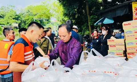 Đền Rừng lan tỏa tinh thần nhân ái: 600 suất cơm và 200 thùng mì tôm gửi đến vùng ngập lụt Bắc Ninh