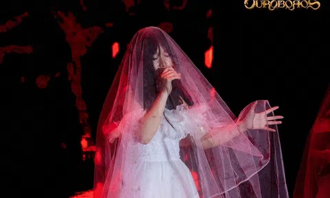 Ấn tượng sân khấu ma mị tại đêm hội Halloween trường Báo