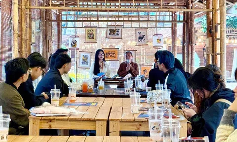 Workshop Họa sắc Đông Hồ: Giới trẻ gìn giữ nghệ thuật truyền thống