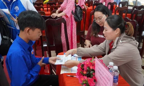 Phiên chợ việc làm nơi vùng cao: Gieo sinh kế bền vững cho lao động Trà Bồng