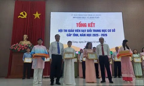 An Giang: Khen thưởng thầy, cô giáo đạt thành tích xuất sắc Hội thi giáo viên dạy giỏi THCS cấp tỉnh