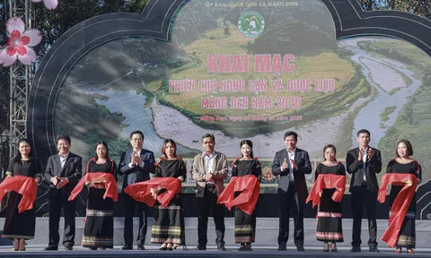 Phiên chợ nông sản và dược liệu Măng Đen mở ra không gian giao thương giàu bản sắc