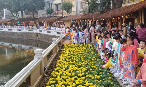 Ấn tượng hình ảnh diễu hành tôn vinh Đạo học tại Văn Miếu - Quốc Tử Giám