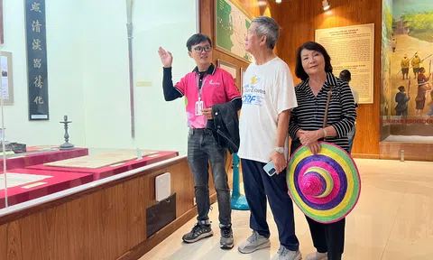 Cùng suy ngẫm: Cần có quy chuẩn với hướng dẫn viên du lịch