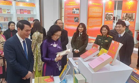 Triển lãm tư liệu “Đảng Cộng sản Việt Nam qua các kỳ Đại hội"