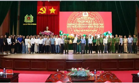 An Giang: Báo chí góp phần truyền tải kịp thời, chính xác thông tin về tình hình an ninh trật tự phục vụ hiệu quả phát triển kinh tế – xã hội của địa phương.