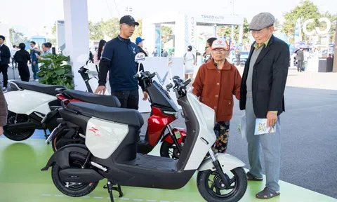 VinFast tung ưu đãi kép đầu năm: Mua xe máy điện, cơ hội rinh ô tô quốc dân