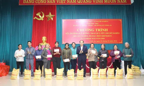 Phú Thọ: Người làm báo chung tay tặng hơn 1.150 suất quà Tết đến các hoàn cảnh khó khăn