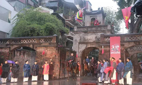 Hà Nội:  Rước kiệu, dâng lễ truyền thống, tế Thành Hoàng tại đình, dựng cây nêu