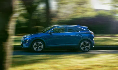 Xăng tăng giá, nhiều người mua ô tô lần đầu chọn VinFast VF 6