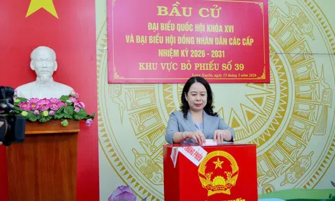 Phóng sự ảnh: Cử tri An Giang phấn khởi thực hiện quyền và nghĩa vụ bầu cử của công dân