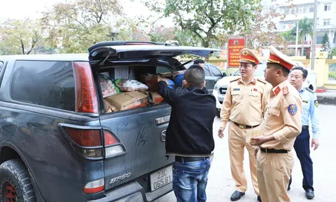 Tuyên Quang: CSGT phát hiện, thu giữ hơn 2,3 tấn xúc xích không rõ nguồn gốc