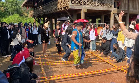 Những người “giữ hồn bản làng" các dân tộc tại Hà Nội