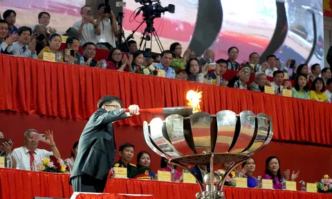 Hơn 5.000 vận động viên hội tụ, thắp lửa Đại hội Thể dục thể thao tỉnh Quảng Ngãi lần thứ I