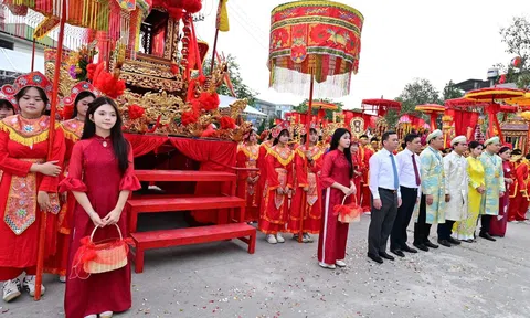 Tuyên Quang: Trang nghiêm, sôi động lễ rước Mẫu, mở màn Lễ hội đền Hạ - đền Thượng - đền Ỷ La