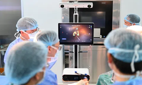 Lần đầu tại miền Trung: Vinmec Đà Nẵng thay khớp gối bằng robot, bệnh nhân tập đi ngay sau mổ