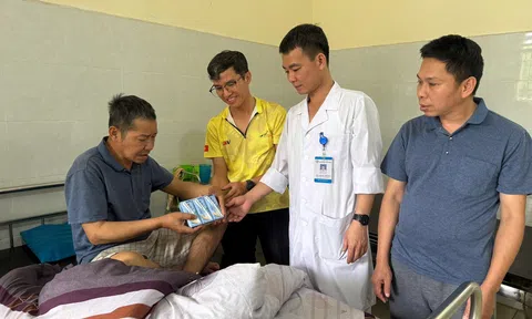 Nhóm chạy Full Marathon trao quà tại Trung tâm điều dưỡng - Phục hồi chức năng tâm thần Việt Trì