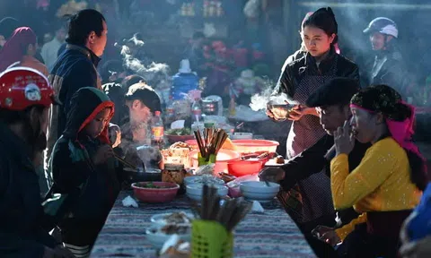 Hương bếp giữa chợ phiên (Tản văn)