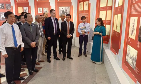 Hà Nội: Trưng bày chuyên đề giới thiệu 156 hình tượng chân dung Lãnh tụ Lenin