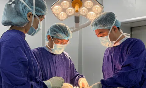 Vinmec Nha Trang tiên phong đưa kỹ thuật phẫu thuật nội soi điều trị ung thư tuyến giáp không sẹo về Khánh Hòa