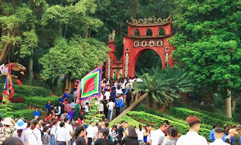 "Nhớ ngày Giỗ Tổ mùng Mười tháng Ba"