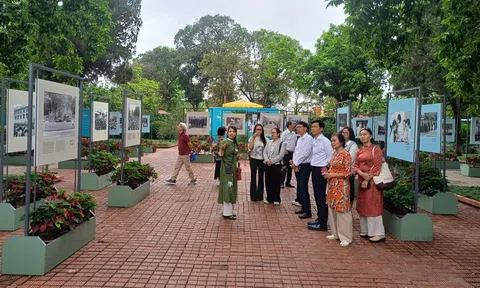 Hà Nội: Triển lãm ảnh tư liệu “Âm vang ngày mới”