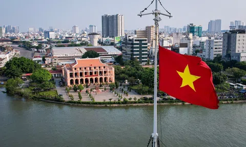 Bản hùng ca tháng Tư (thơ)