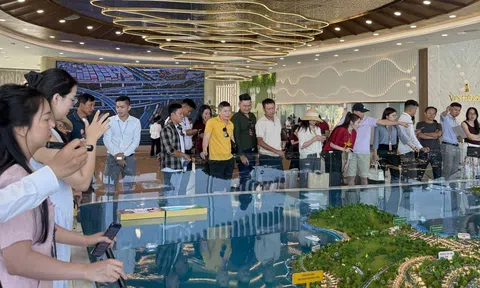 Đà Nẵng: Tạo giá trị khác biệt, Bạch Vân bên vịnh di sản sôi động xuyên lễ