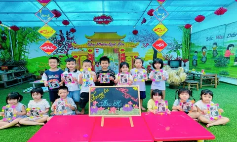 Phú Thọ: Những chiếc khung ảnh mang tình cảm tuổi thơ với Bác Hồ