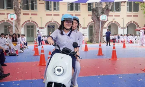 Học sinh chào mùa hè “rực rỡ” với VinFast ZGoo - xe máy điện ngoại hình đẹp, trang bị pin LFP