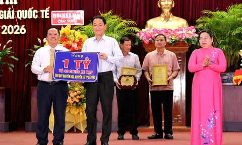 Cần Thơ: Trao 136 suất học bổng “Tiếp sức mùa thi” cho học sinh có hoàn cảnh khó khăn, hiếu học
