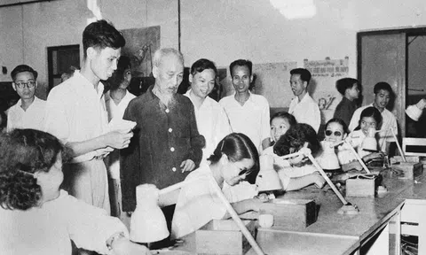Vận dụng tư tưởng Hồ Chí Minh trong thí điểm xây dựng mô hình “Xã xã hội chủ nghĩa” ở Việt Nam hiện nay