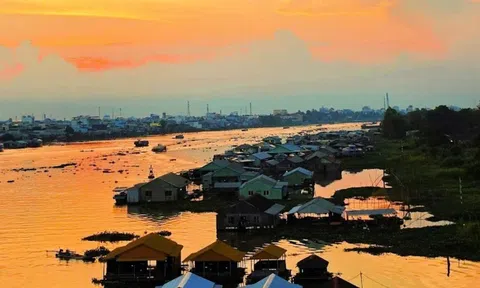 An Giang: Đi tìm "dải cầu vồng trên sông" giữa lòng Châu Đốc