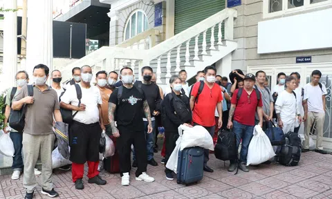 TP. Hồ Chí Minh: Công an Thành phố tiếp nhận 33 công dân Việt Nam bị Hoa Kỳ trục xuất