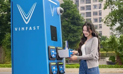 Chạy xe máy điện VinFast, người dùng thừa nhận:“Cần nhanh đã có tủ đổi pin, cần yên tâm có hậu mãi 5 sao”