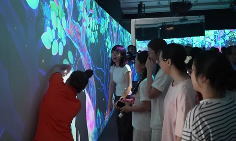 Triển lãm đa giác quan “Giao thời”