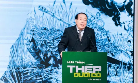  “Thép dưới cỏ” - Tiểu thuyết đầu tay của nhà thơ Hữu Thỉnh