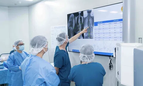 Bác sĩ nói về tương lai của ngoại khoa khi robot phẫu thuật ngày càng hiện diện nhiều trong phòng mổ