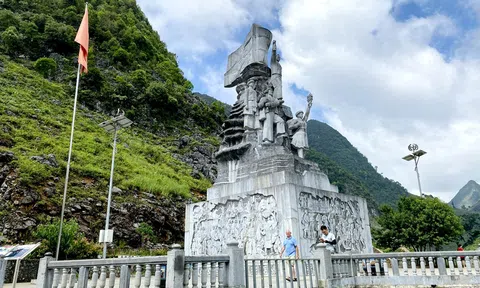 Tuyên Quang công nhận Cụm tượng đài Thanh niên xung phong mở đường Hạnh Phúc là điểm du lịch