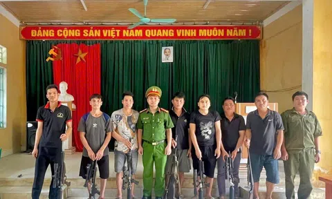 Tuyên Quang: Công an xã Nà Hang vận động người dân tự nguyện giao nộp vũ khí, vật liệu nổ