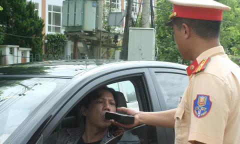 Tuyên Quang: Tổ CSGT Chiêm Hóa xử lý vi phạm, xây dựng văn hóa giao thông