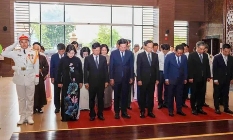 TP.HCM: Dâng hương tưởng niệm Chủ tịch Tôn Đức Thắng