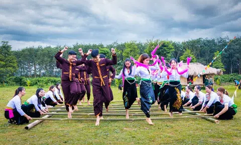 Quảng Ngãi: Sắc Mường giữa vùng biên Sa Loong