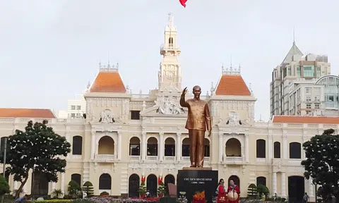 TP. Hồ Chí Minh rực rỡ cờ hoa mừng Tết Độc lập