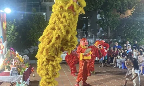 Hà Nội: “Đêm hội trăng rằm” gắn kết cộng đồng tại phường Ô Chợ Dừa
