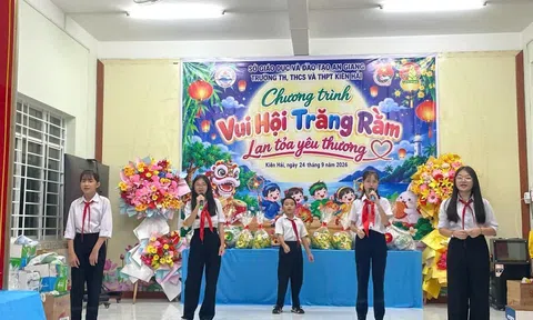 An Giang: Vui hội Trăng rằm – Lan tỏa yêu thương giữa biển khơi