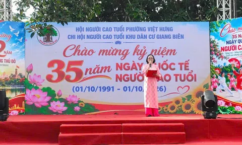 Hà Nội: Phường Việt Hưng giao lưu dân vũ chào mừng Ngày Quốc tế Người cao tuổi