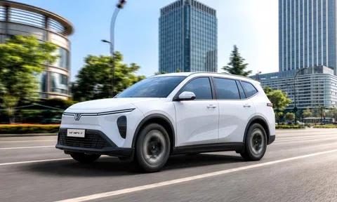 Ưu đãi 67,5 triệu đồng, miễn phí sạc: Bài toán đổi xe nhẹ hơn với VF MPV 7