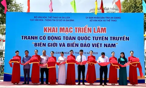 An Giang: Khai mạc Triển lãm tranh cổ động tấm lớn tuyên truyền về biên giới, biển đảo Việt Nam