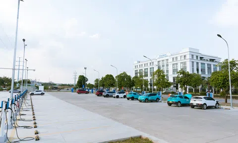 Cận cảnh trạm sạc V-Green 'siêu to khổng lồ' gần 29.000m², hơn 1.000 cổng sạc tại Hà Nội